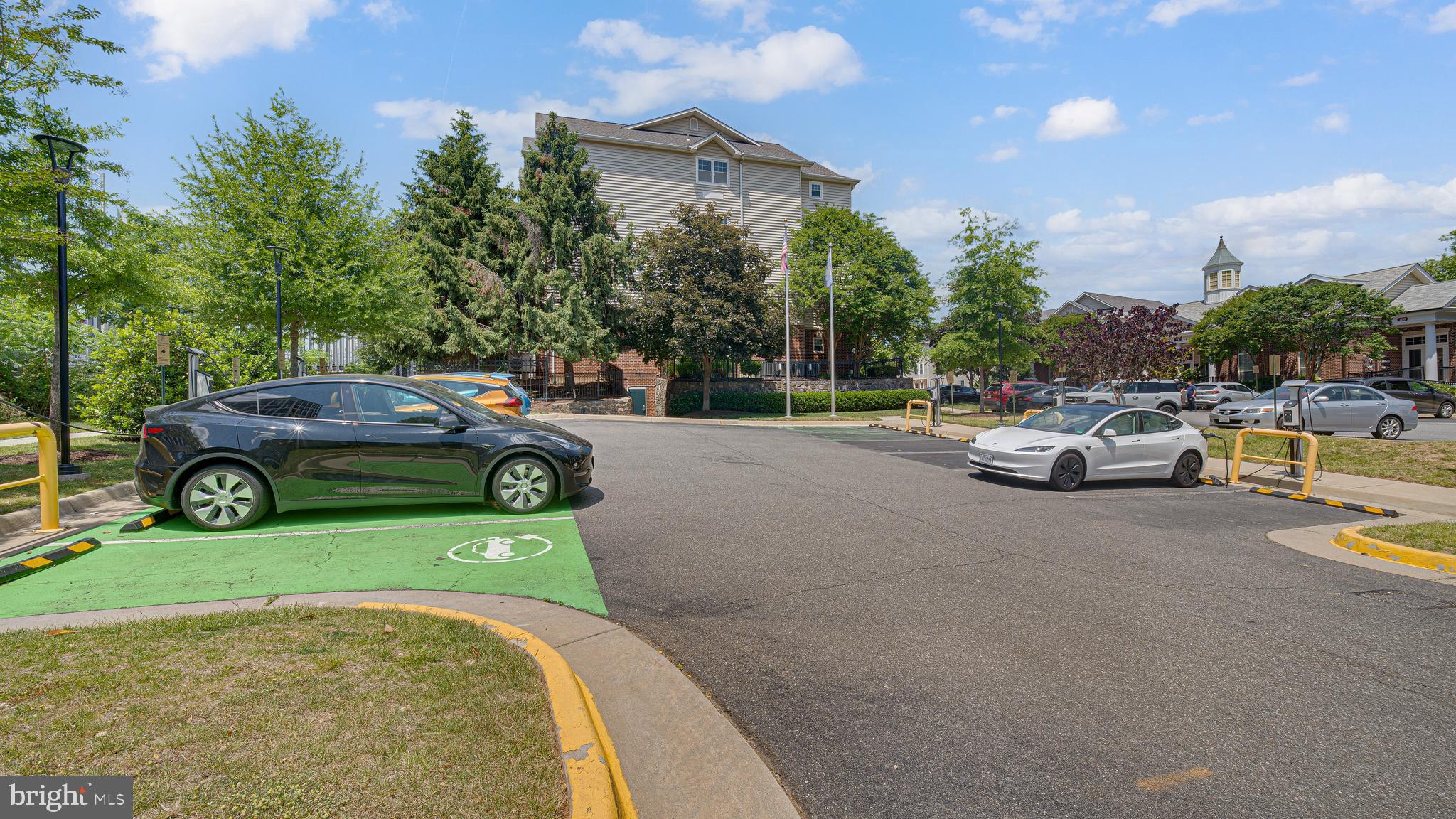 GATES OF MCLEAN - Residential