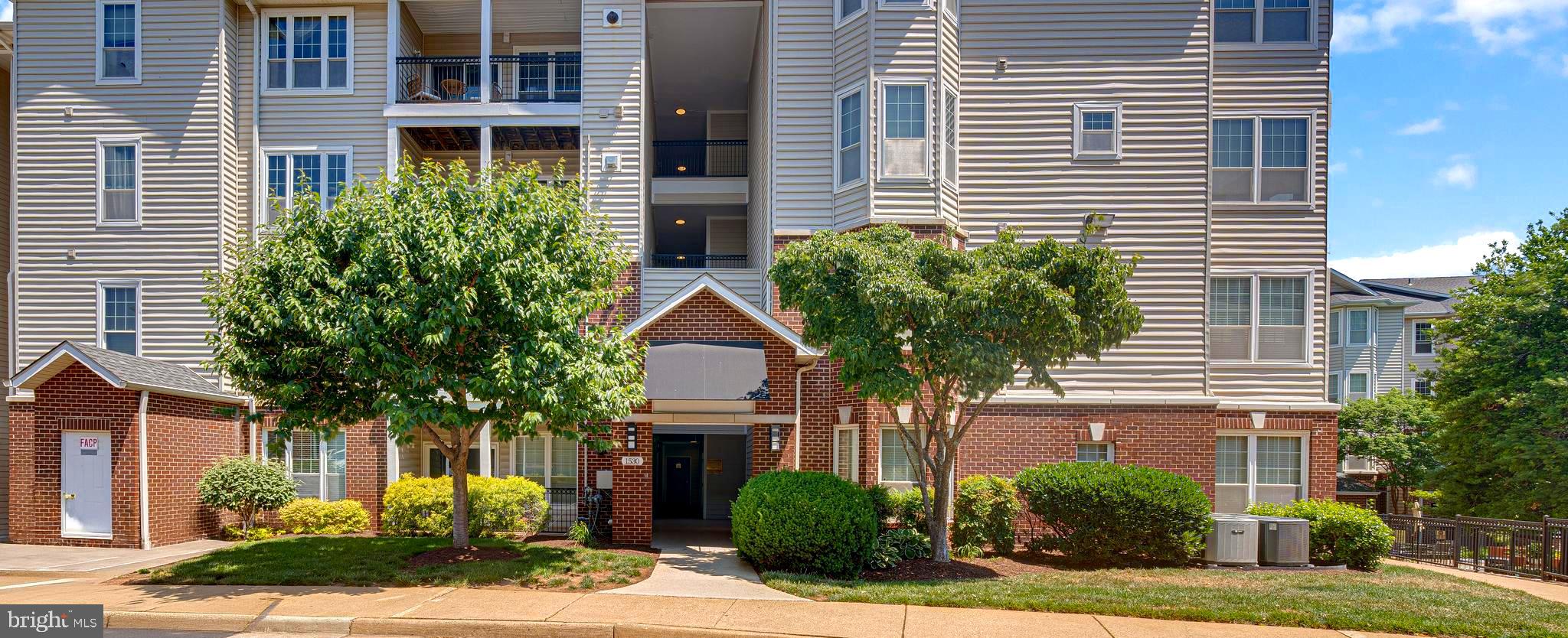 GATES OF MCLEAN - Residential