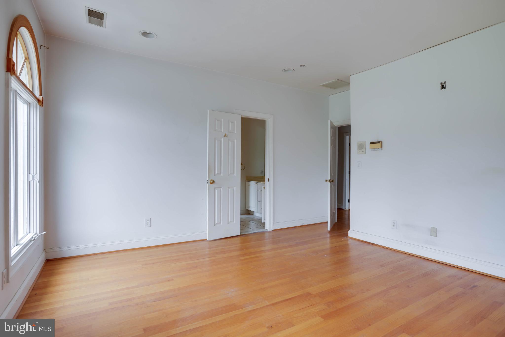 POTOMAC OUTSIDE - Residential