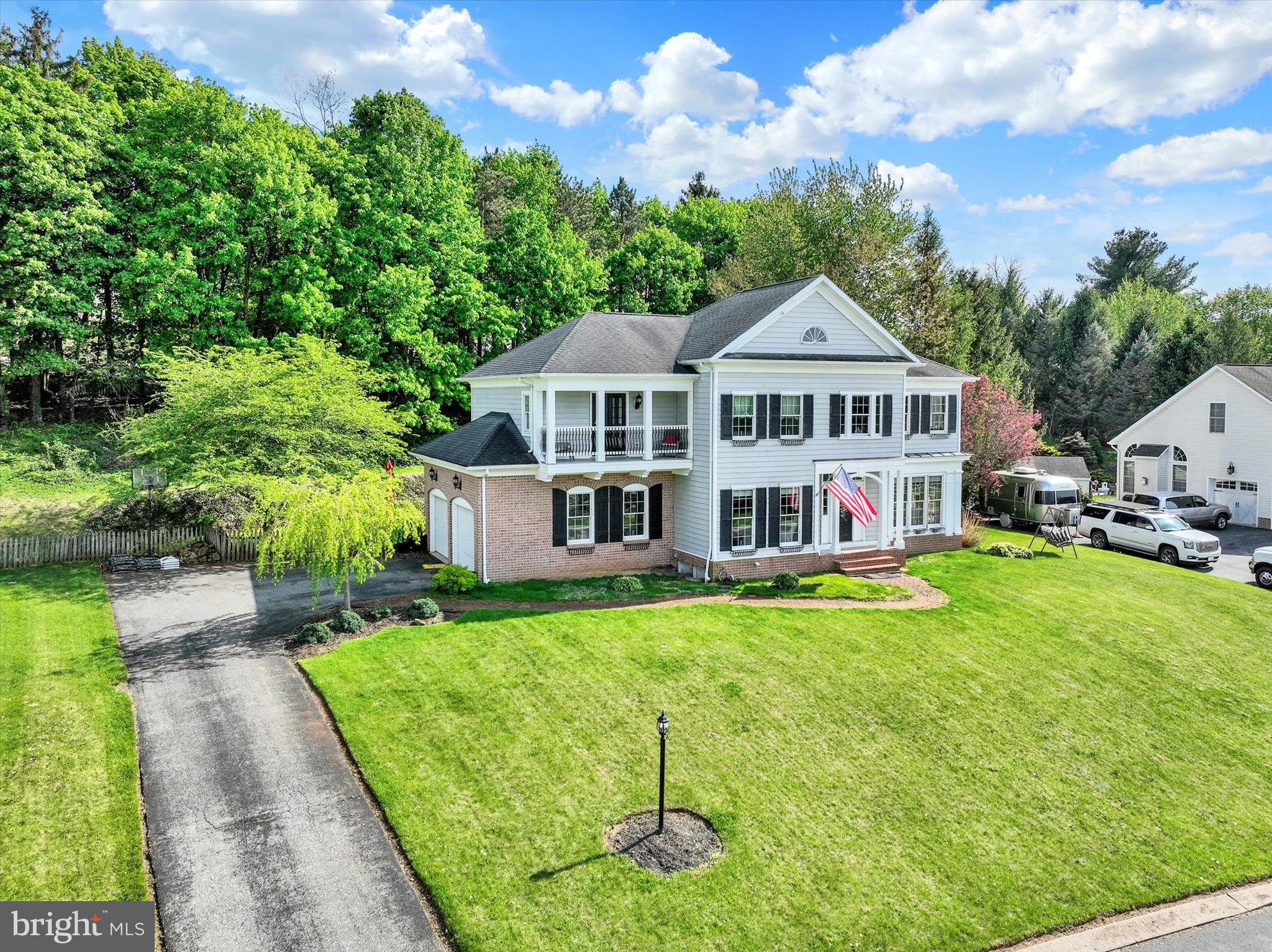 COLONIAL MEADOWS - Residential