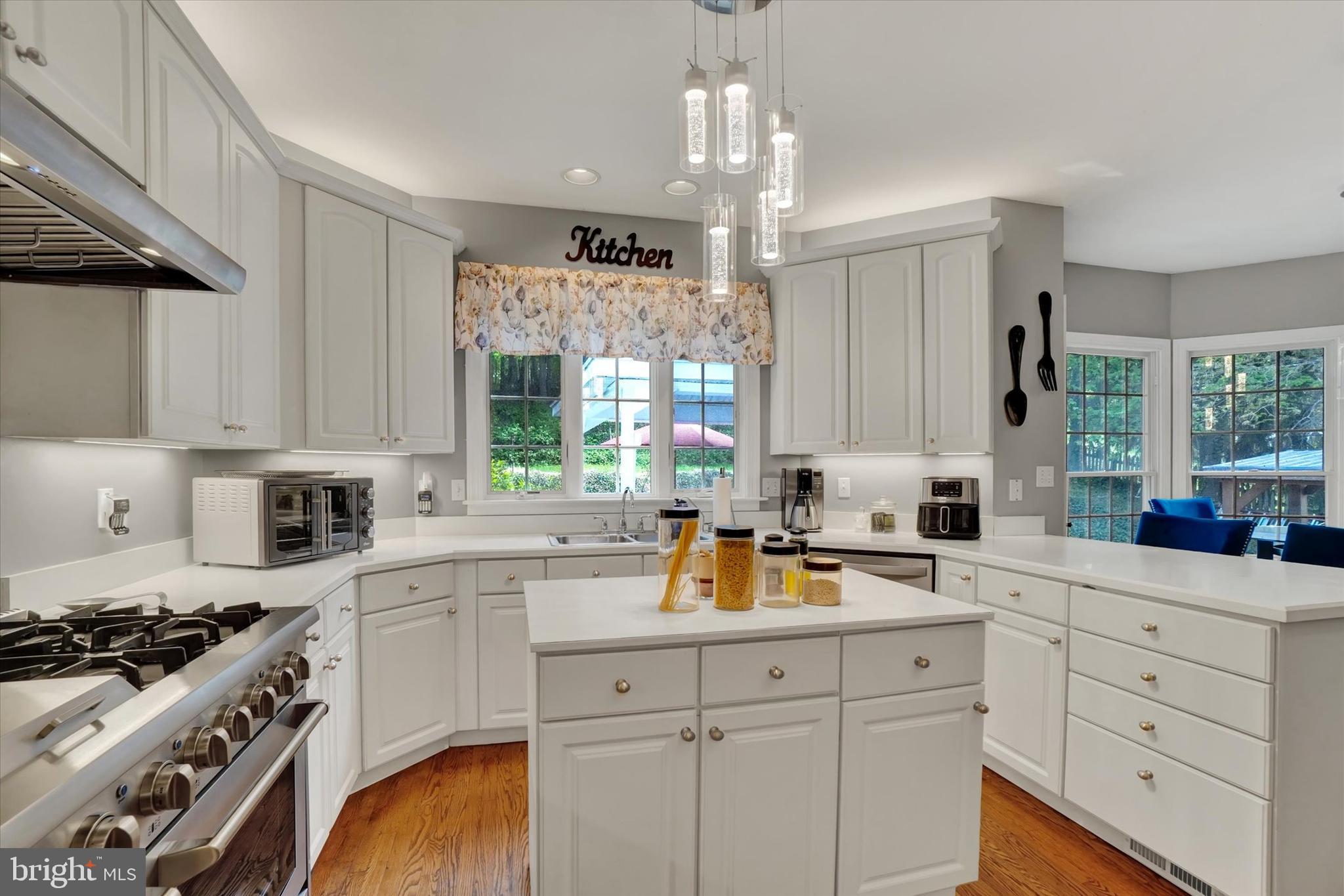 COLONIAL MEADOWS - Residential