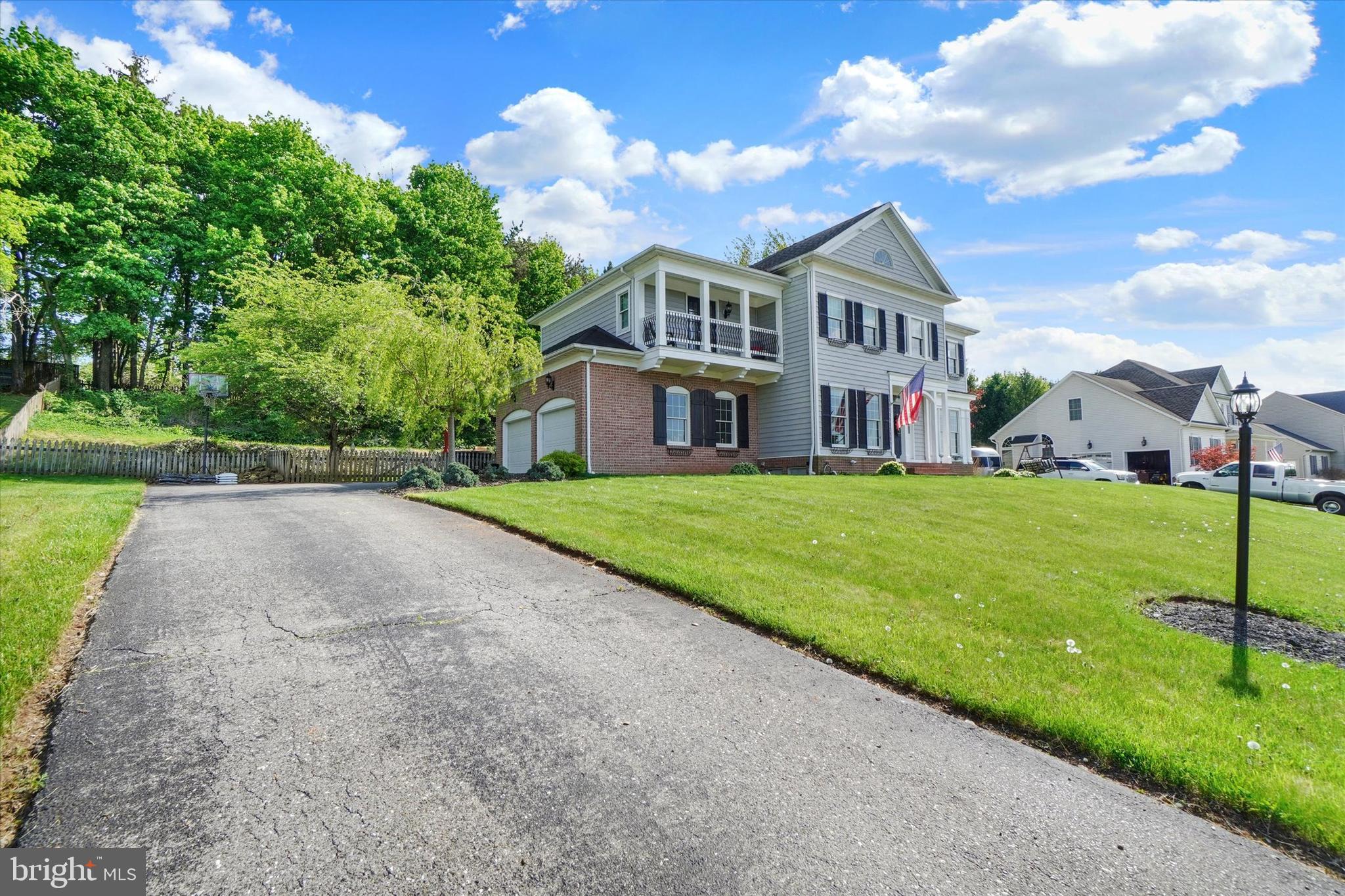 COLONIAL MEADOWS - Residential
