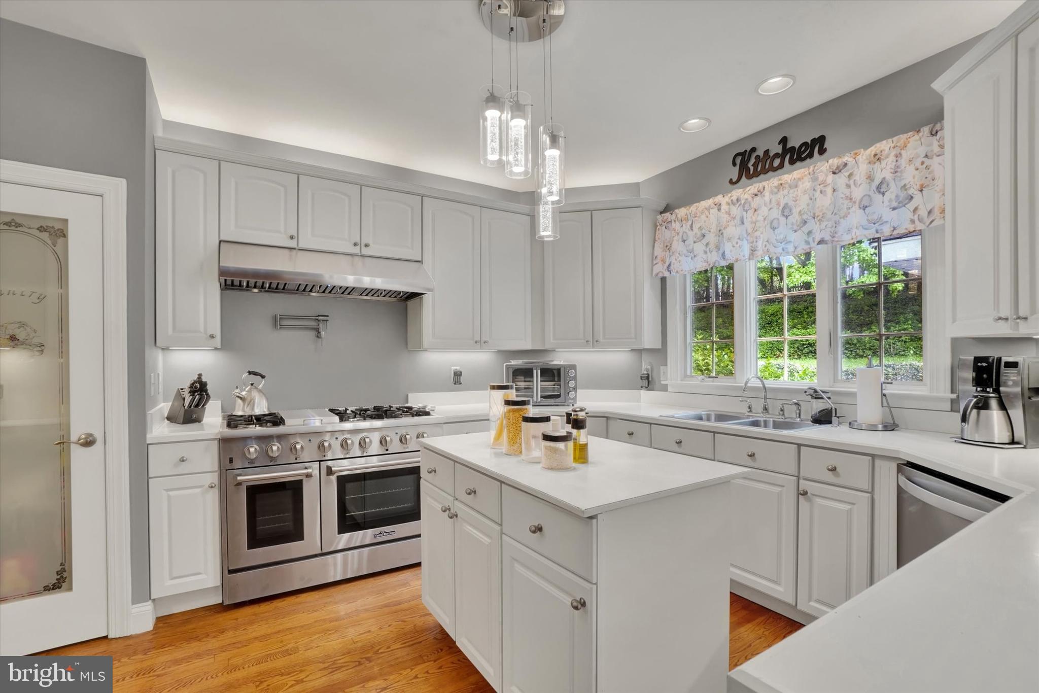 COLONIAL MEADOWS - Residential