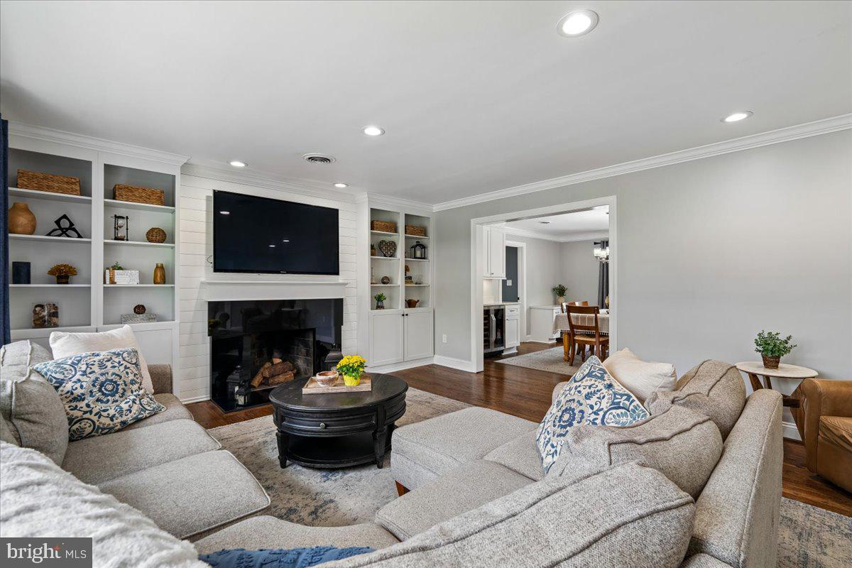 COLESVILLE OUTSIDE - Residential