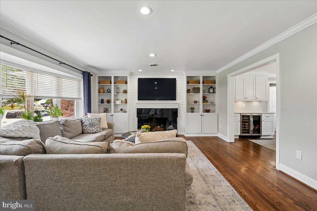 COLESVILLE OUTSIDE - Residential