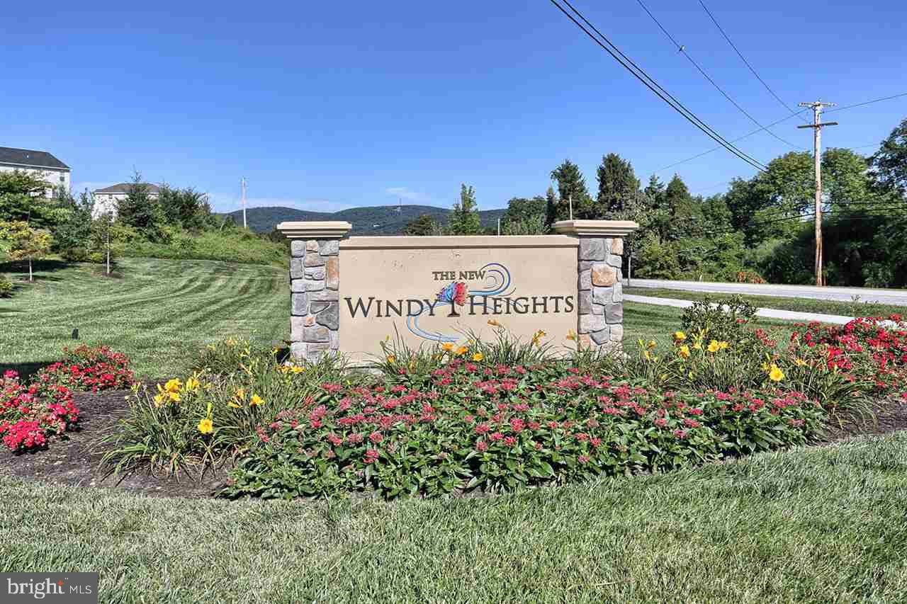 WINDY HEIGHTS - Residential