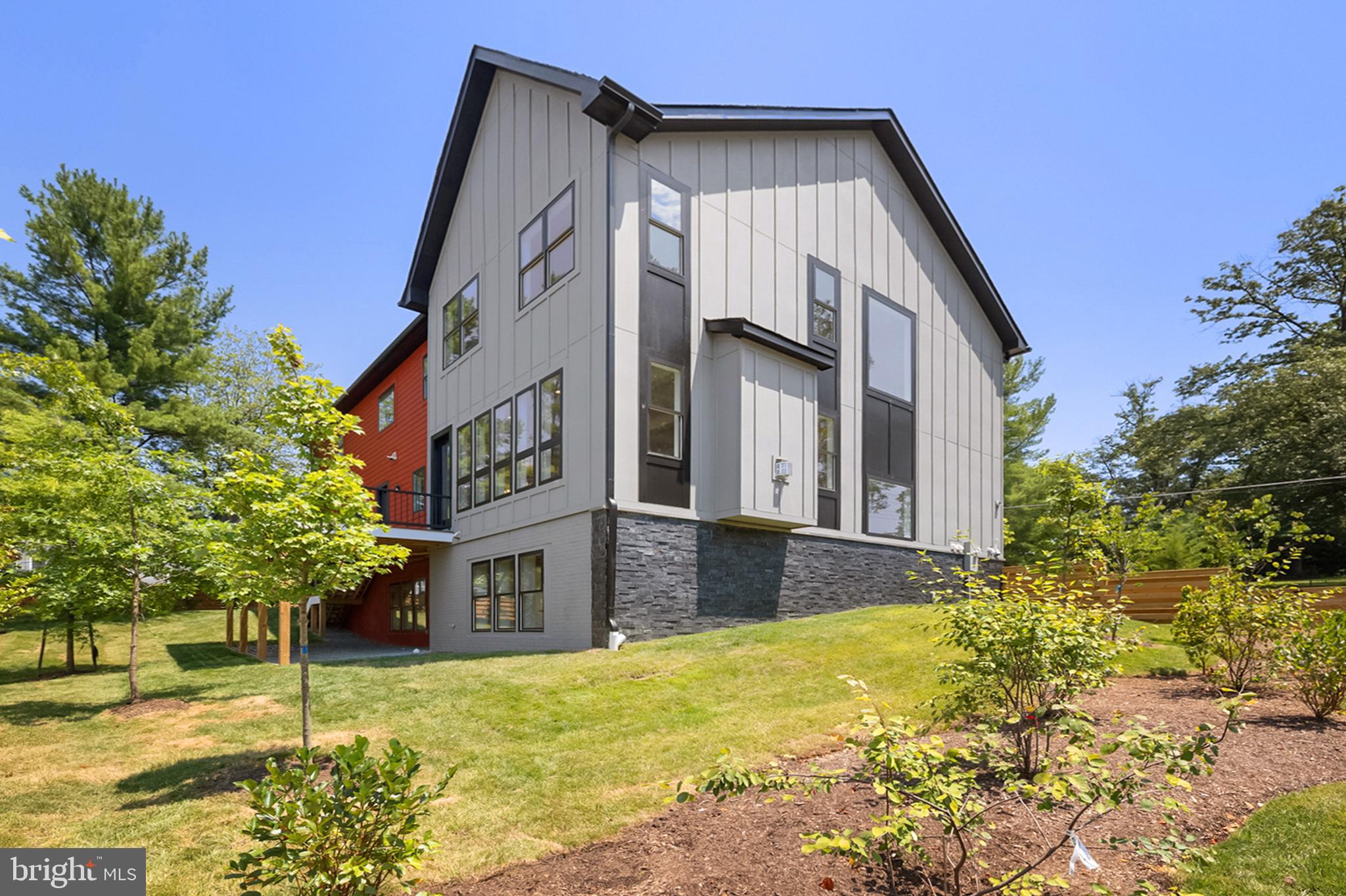 RAYMONDALE - Residential
