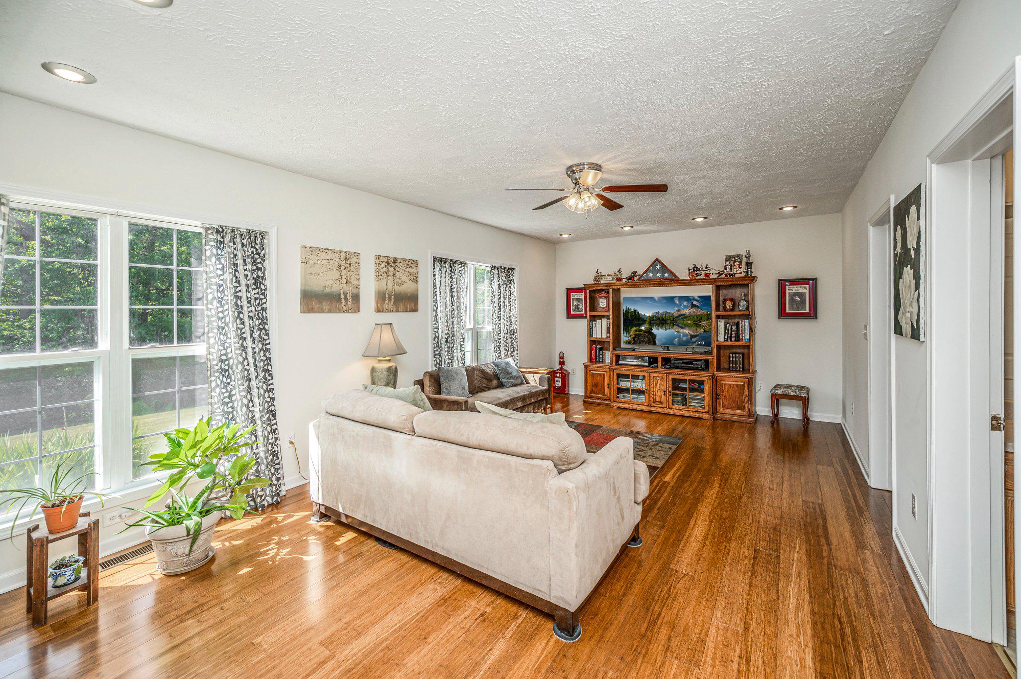 HICKORY CREEK ACRES - Residential