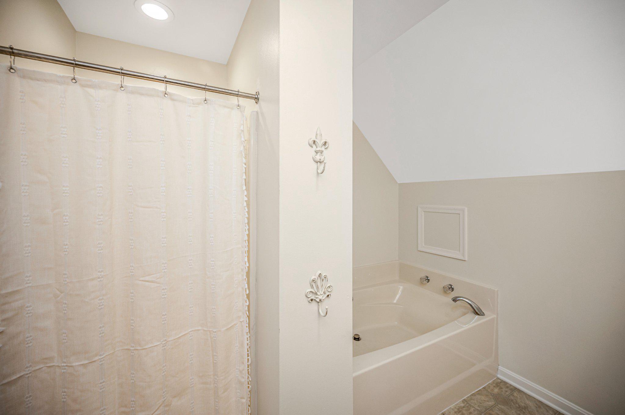HICKORY CREEK ACRES - Residential