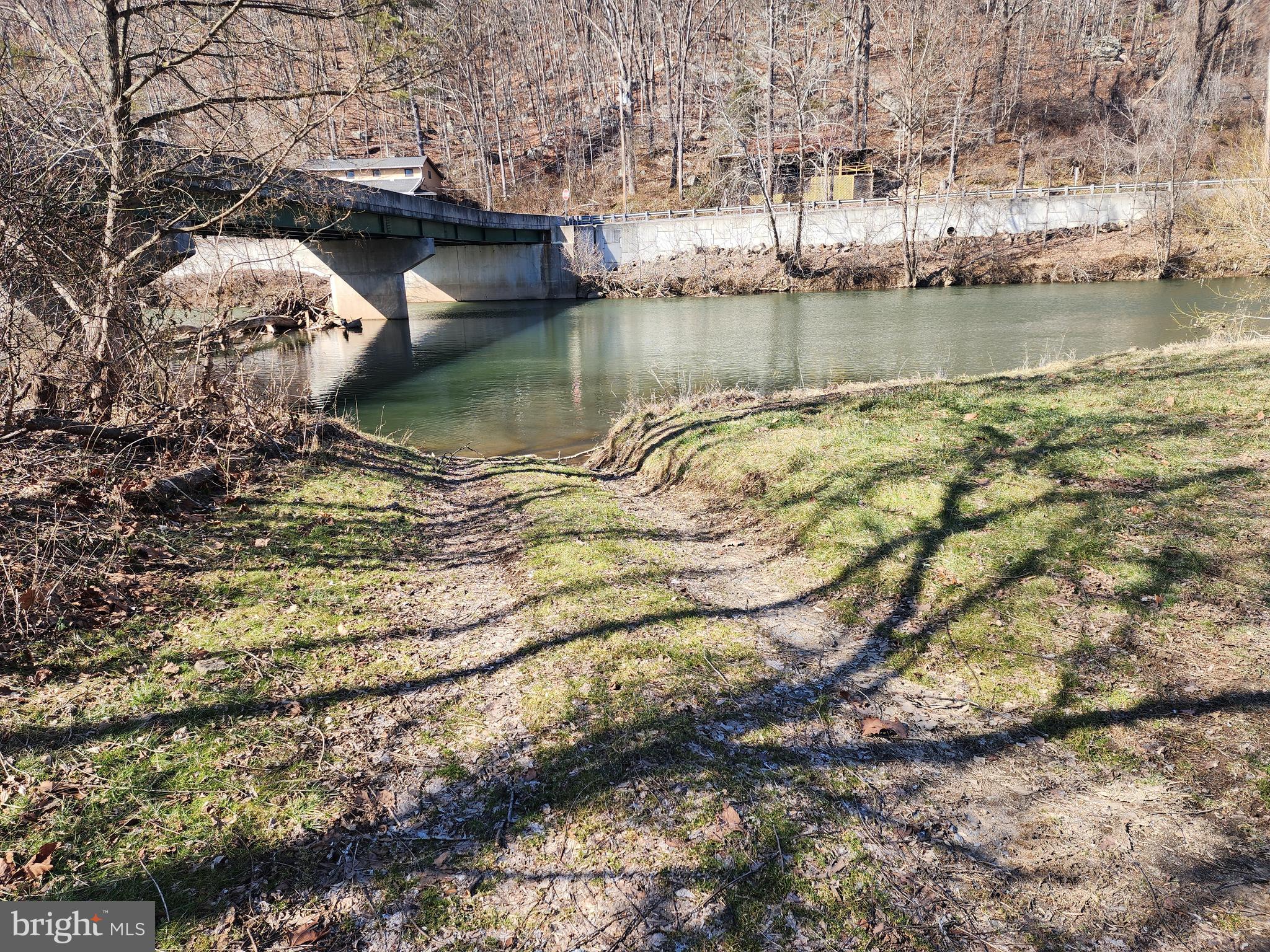 RIVER RIDGE - Land