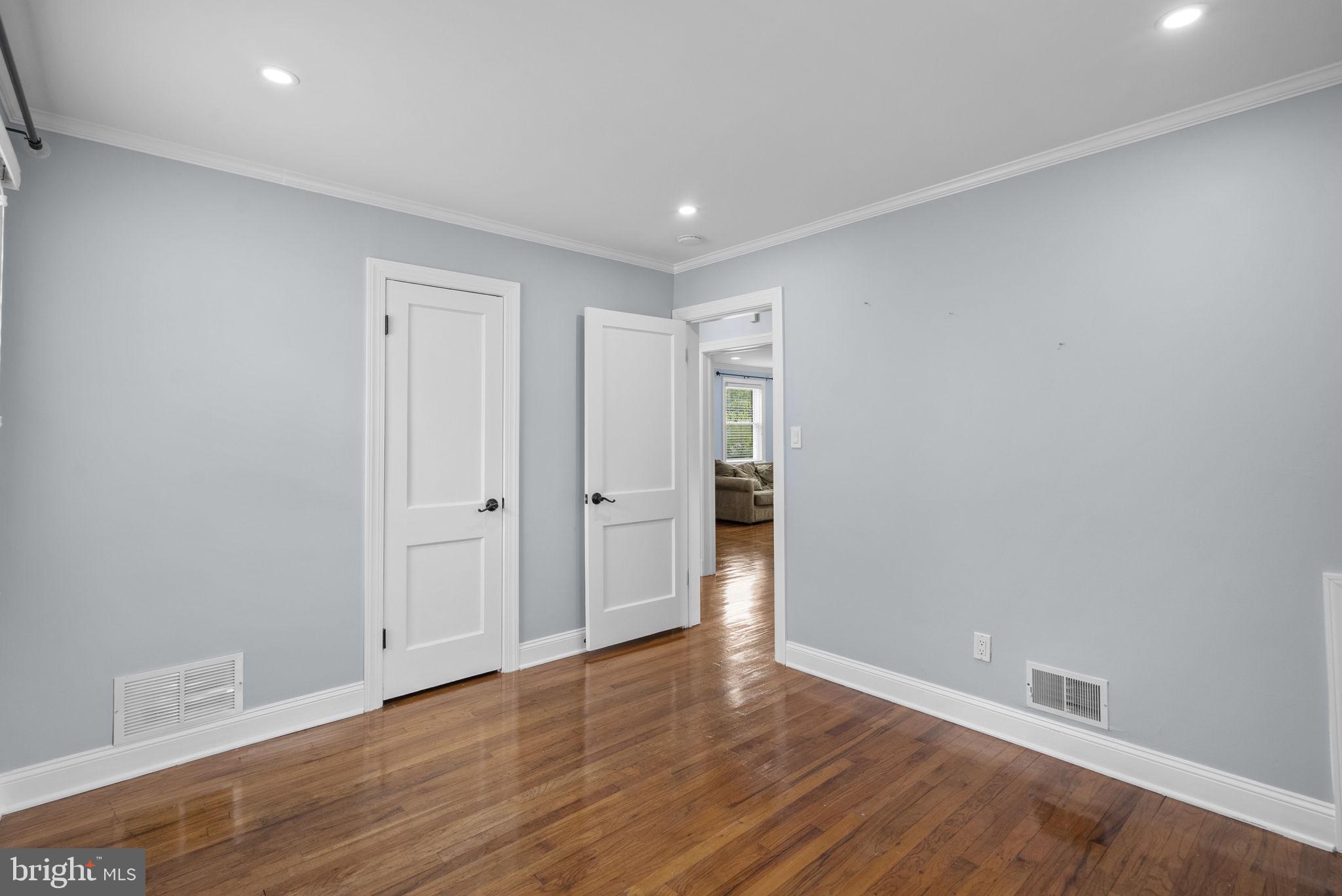 WHEATON HILLS - Residential