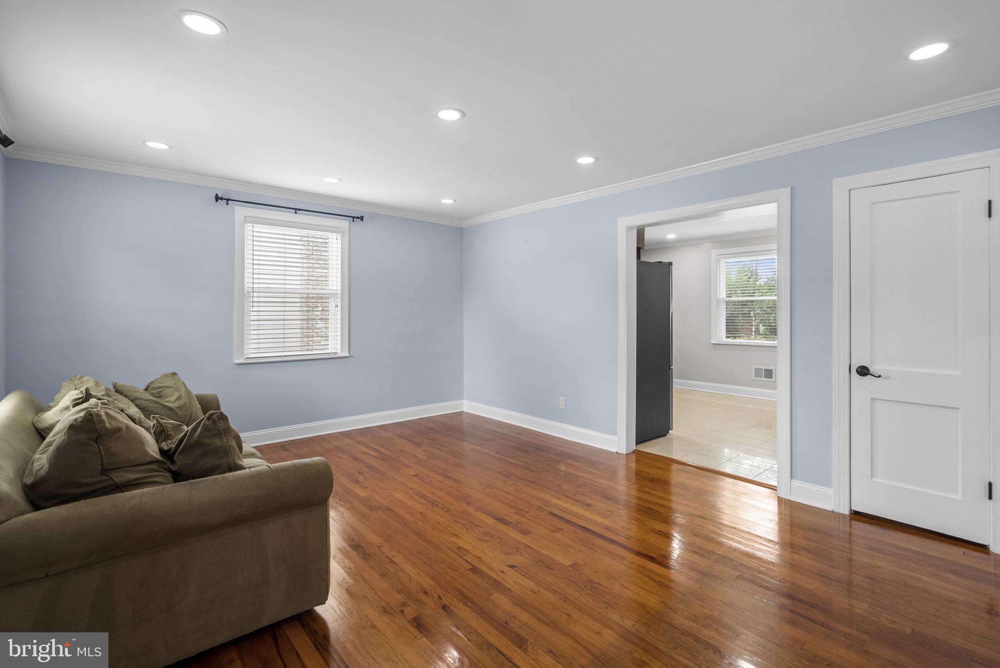 WHEATON HILLS - Residential