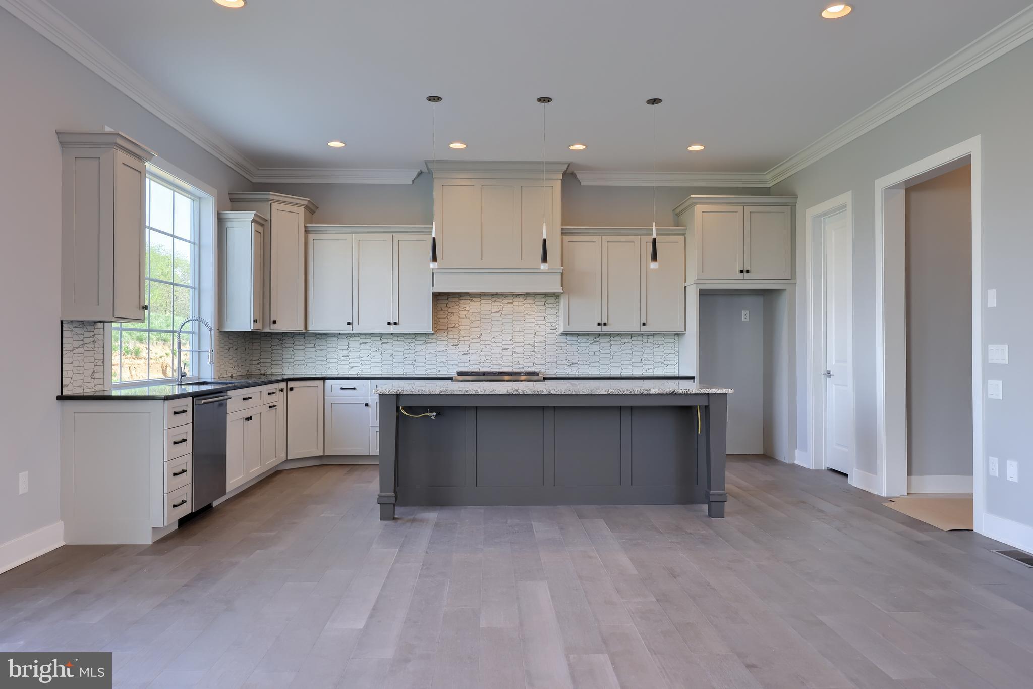 HAYDN MANOR - Residential