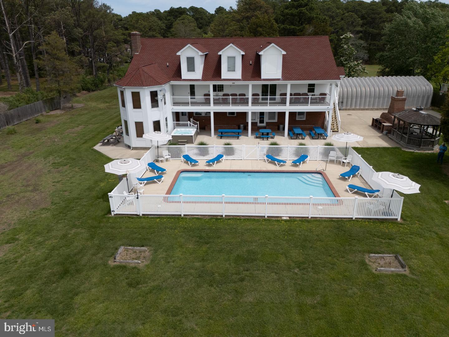 TOWN POINT ESTATES - Residential