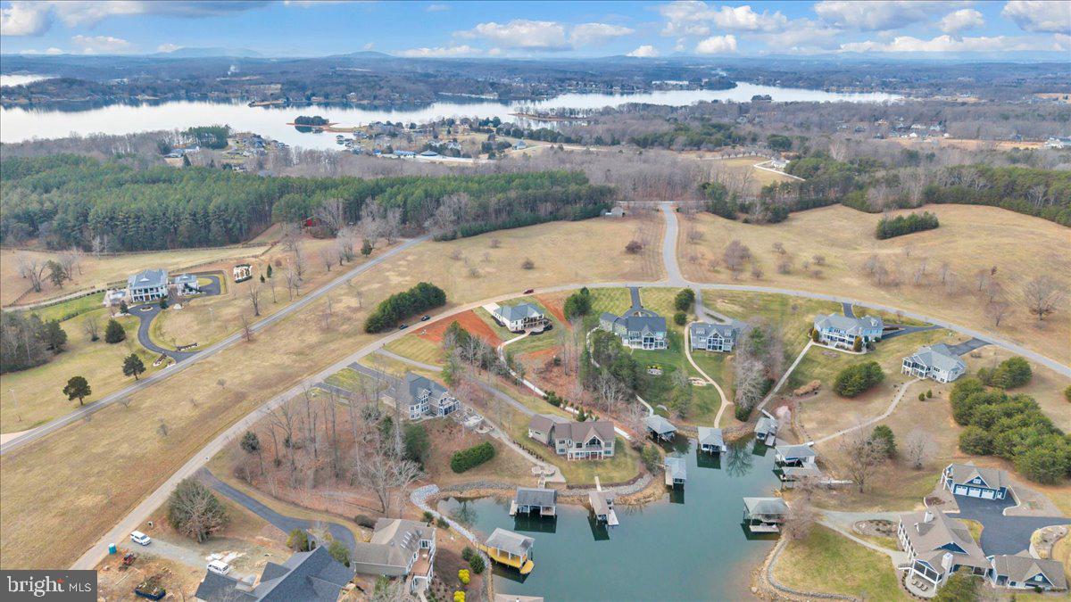 COMPASS COVE - Residential