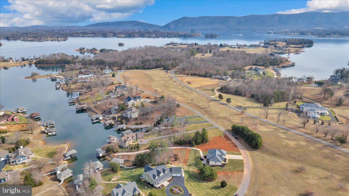 COMPASS COVE - Residential