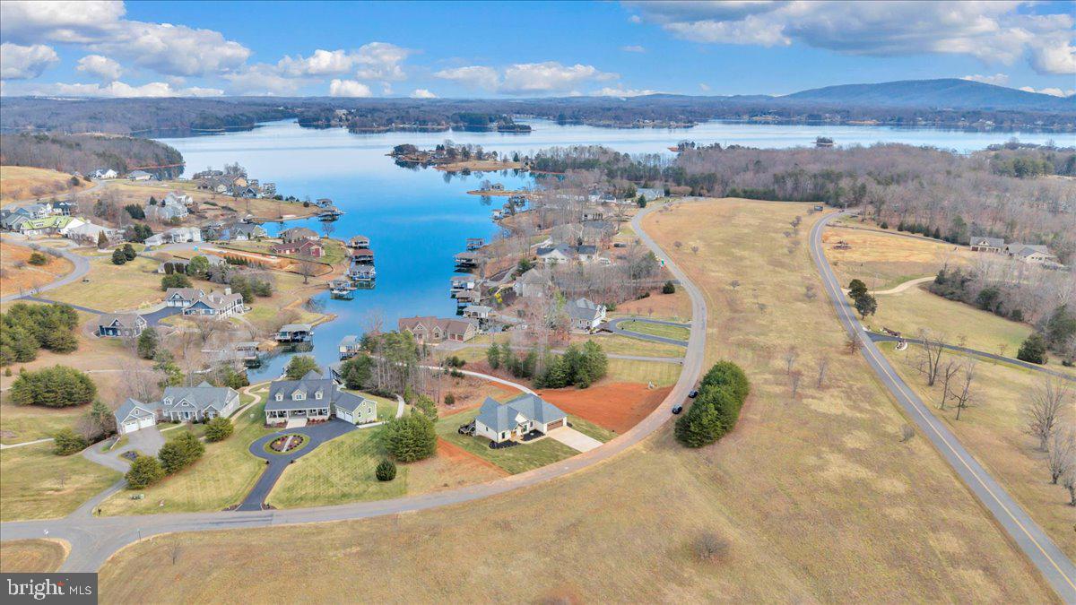 COMPASS COVE - Residential