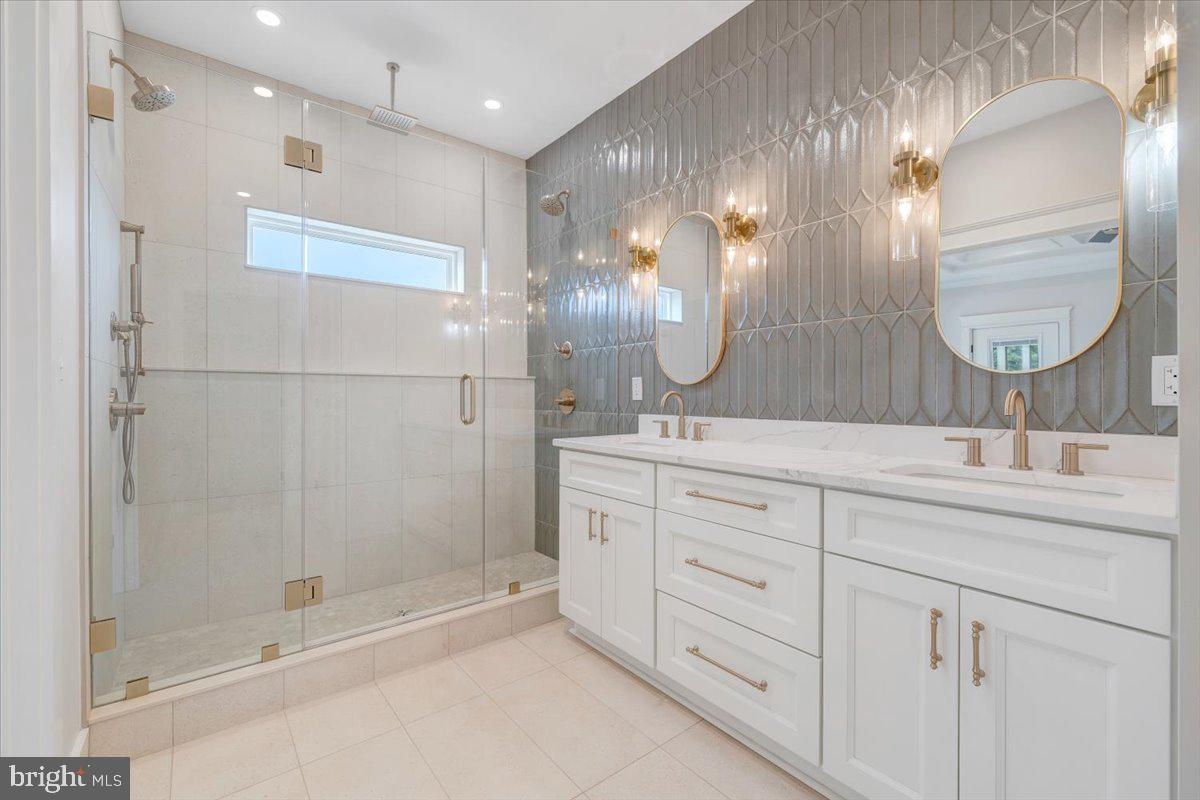 COMPASS COVE - Residential