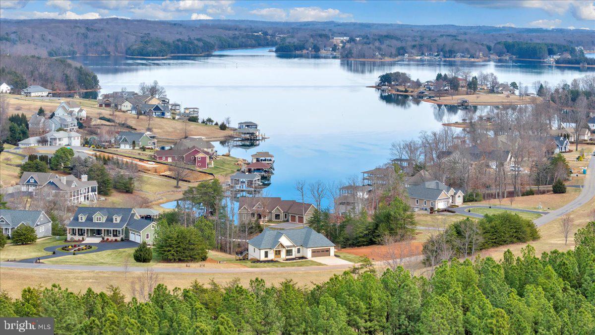 COMPASS COVE - Residential