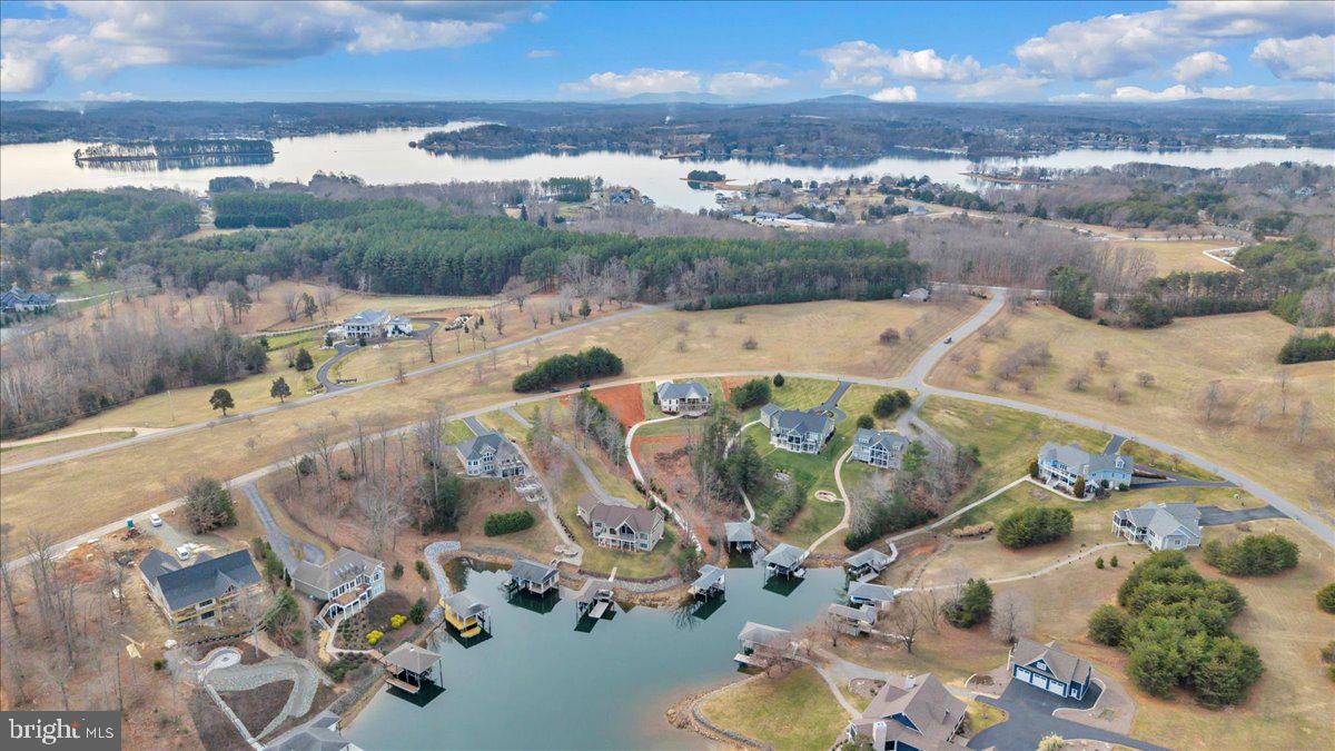 COMPASS COVE - Residential