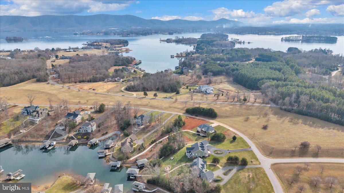 COMPASS COVE - Residential