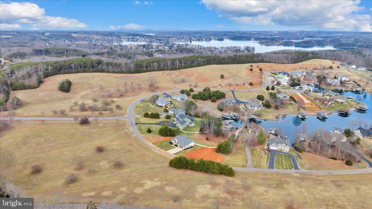 COMPASS COVE - Residential