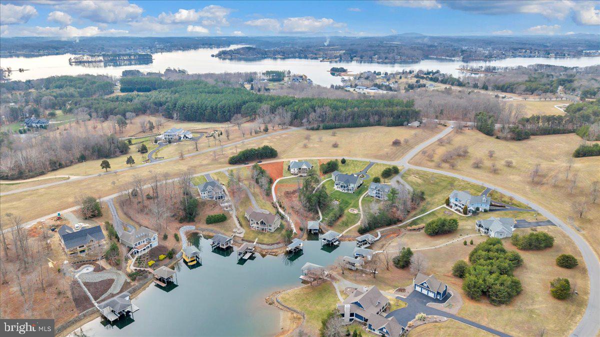 COMPASS COVE - Residential