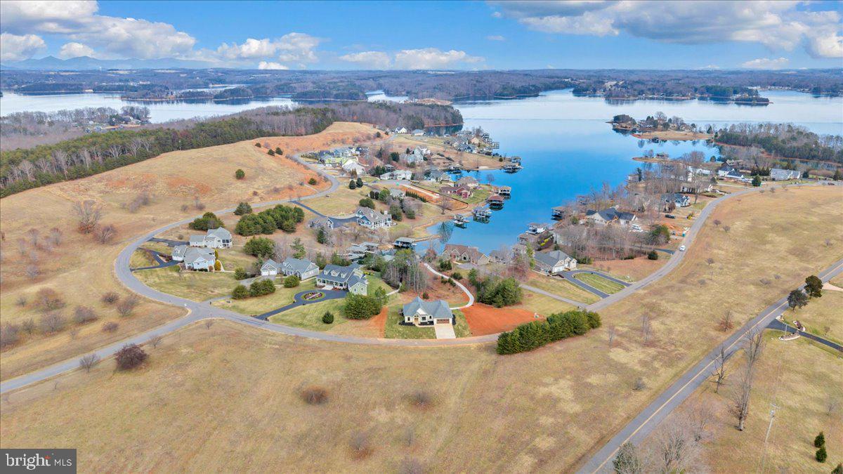 COMPASS COVE - Residential