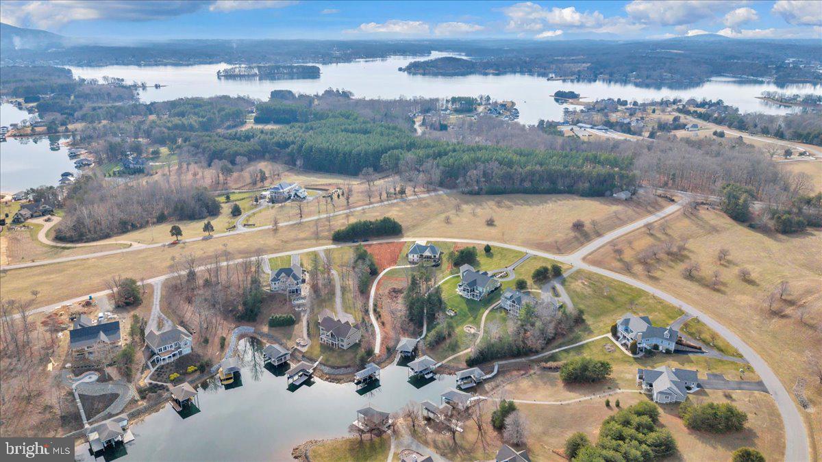 COMPASS COVE - Residential