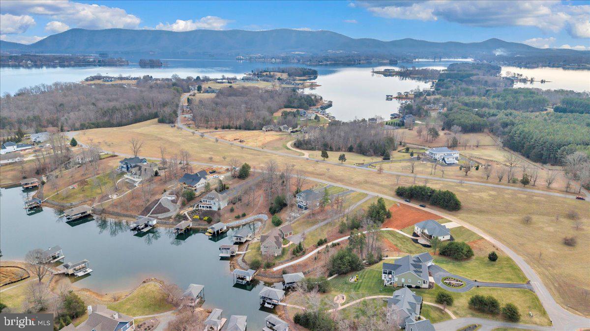 COMPASS COVE - Residential
