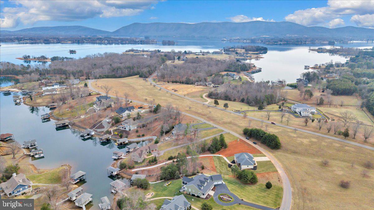 COMPASS COVE - Residential