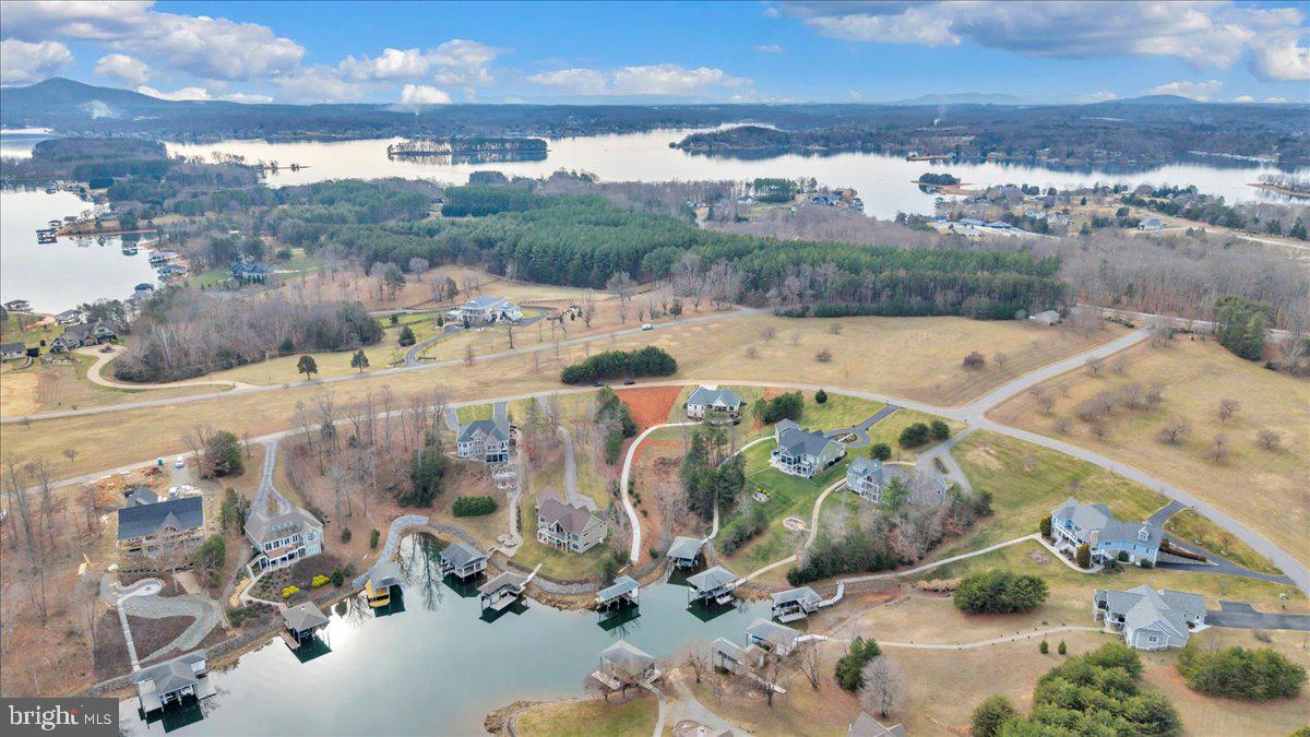 COMPASS COVE - Residential