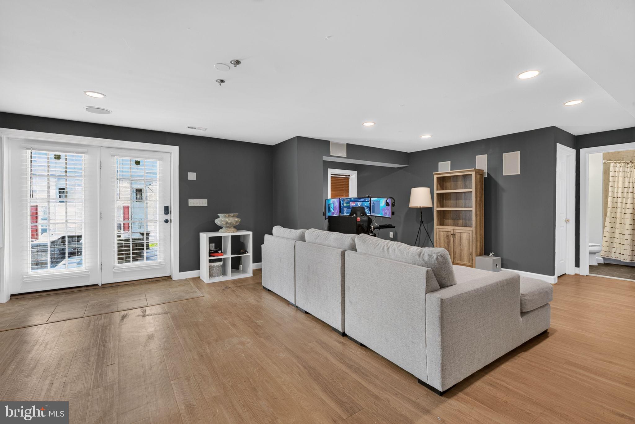 LAKELANDS - Residential