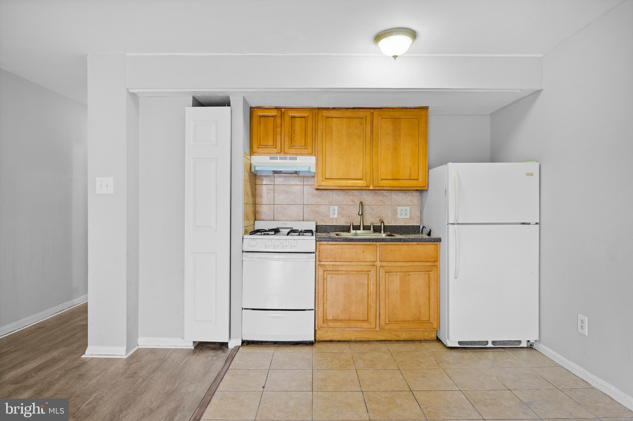 WEST OAK LANE - Residential Lease