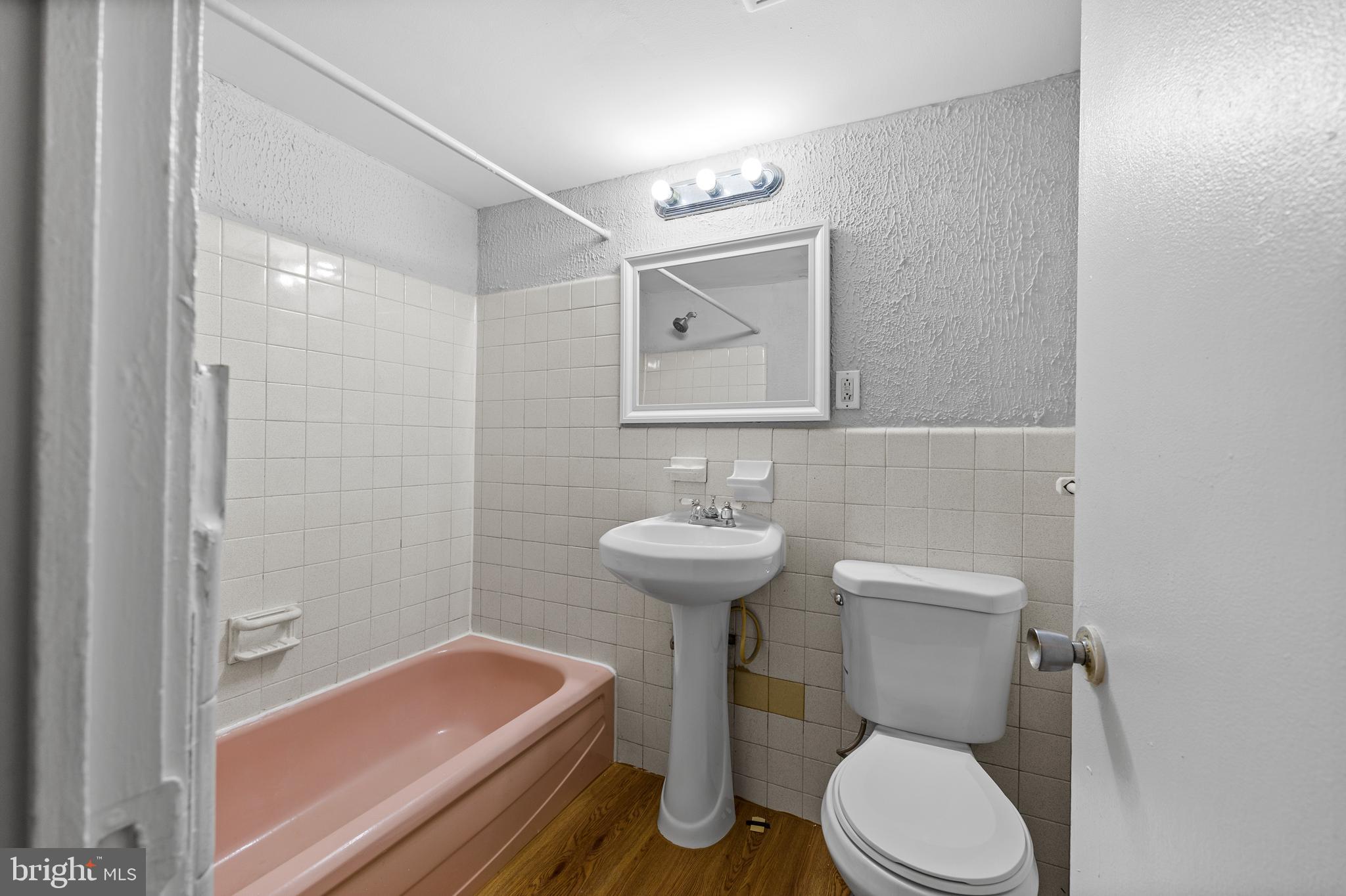 WEST OAK LANE - Residential Lease