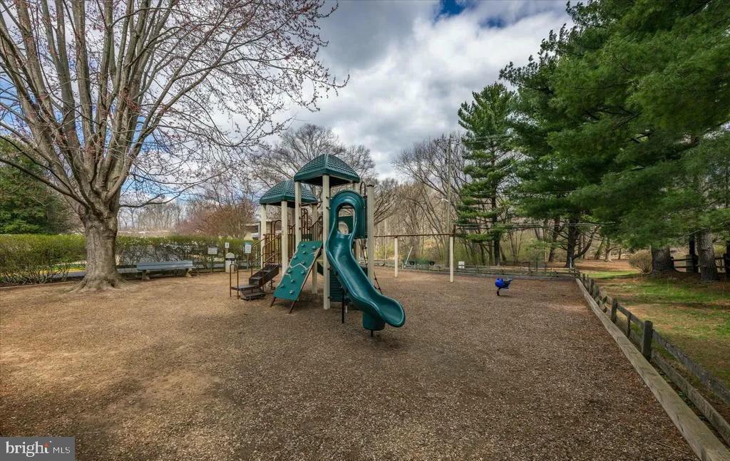 SPRING LAKE GARDEN CONDOMINIUM - Residential