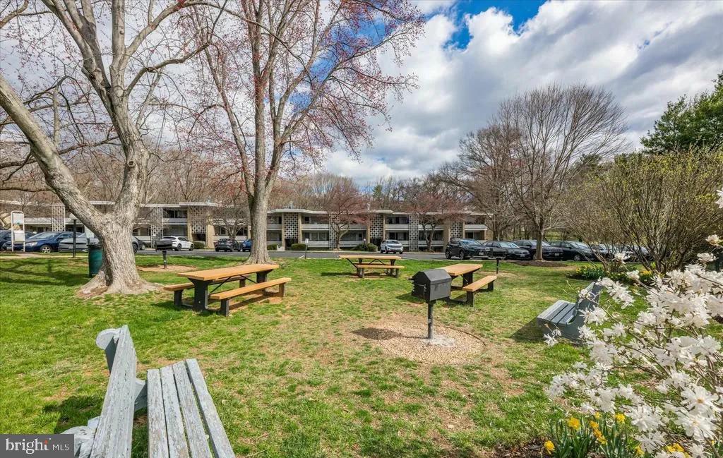 SPRING LAKE GARDEN CONDOMINIUM - Residential