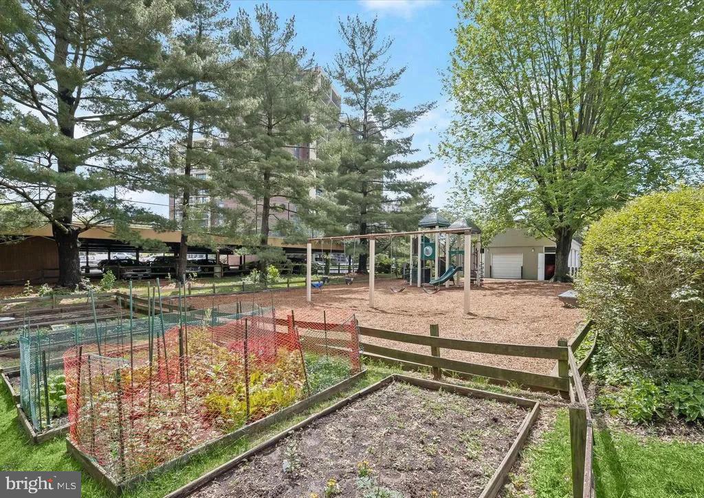 SPRING LAKE GARDEN CONDOMINIUM - Residential