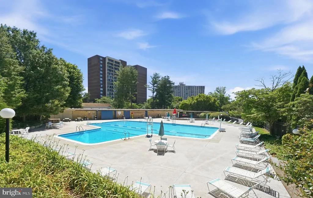 SPRING LAKE GARDEN CONDOMINIUM - Residential