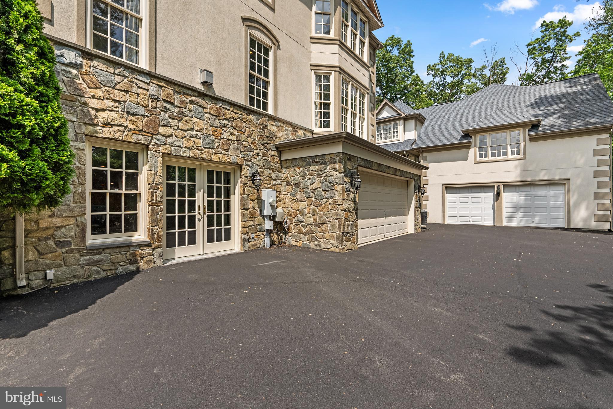 GLEN HILLS - Residential