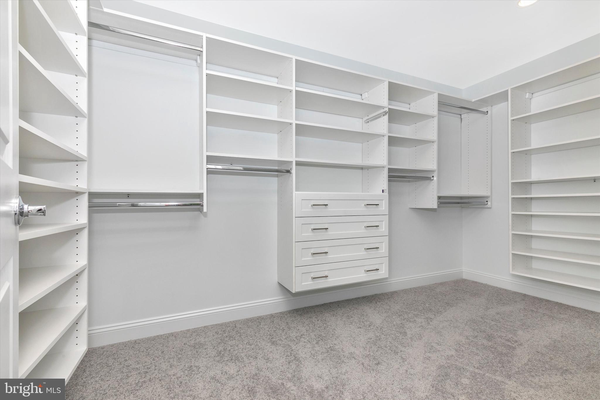 PLYMOUTH VALLEY ESTATES - Residential