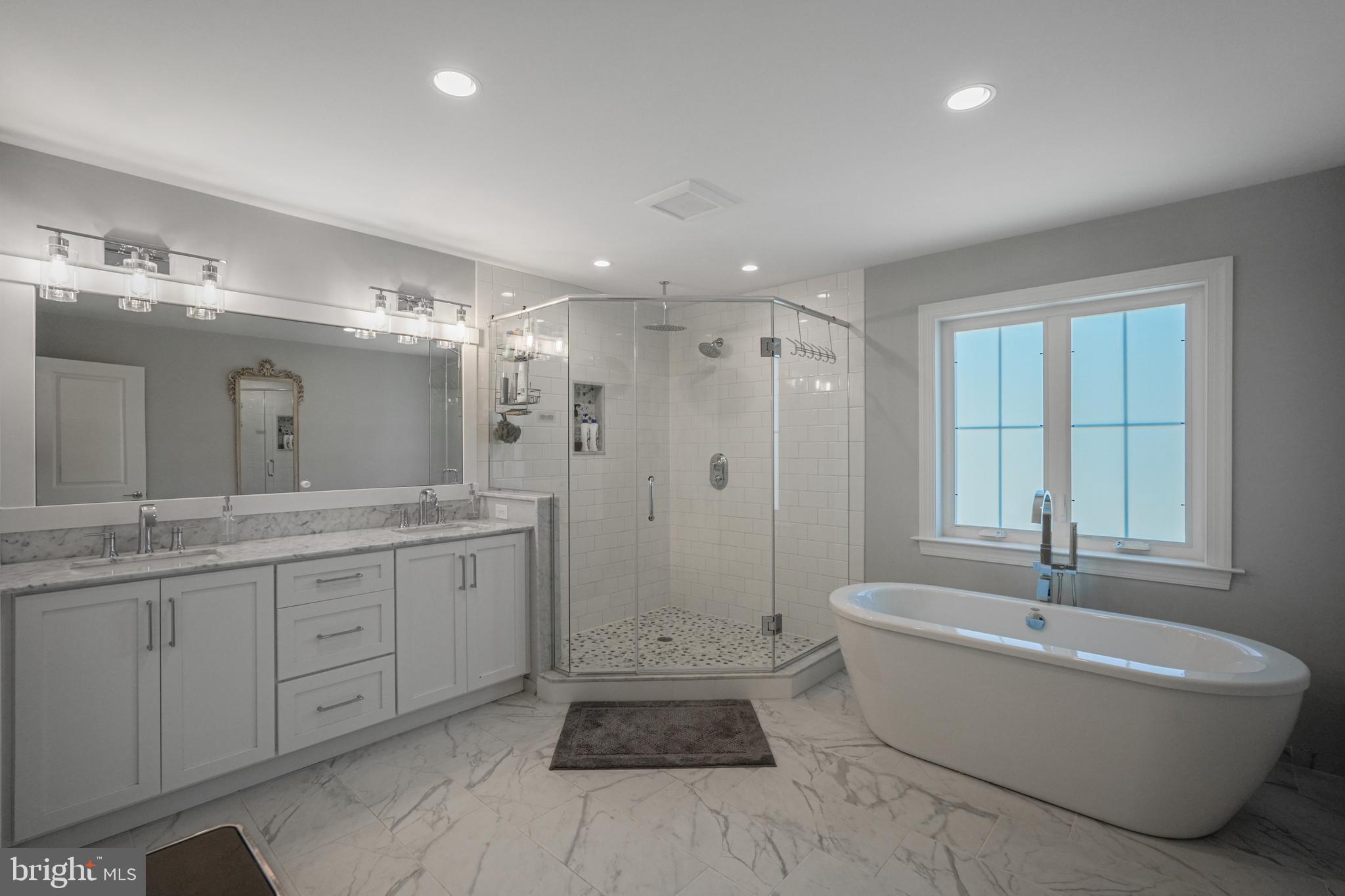 PLYMOUTH VALLEY ESTATES - Residential
