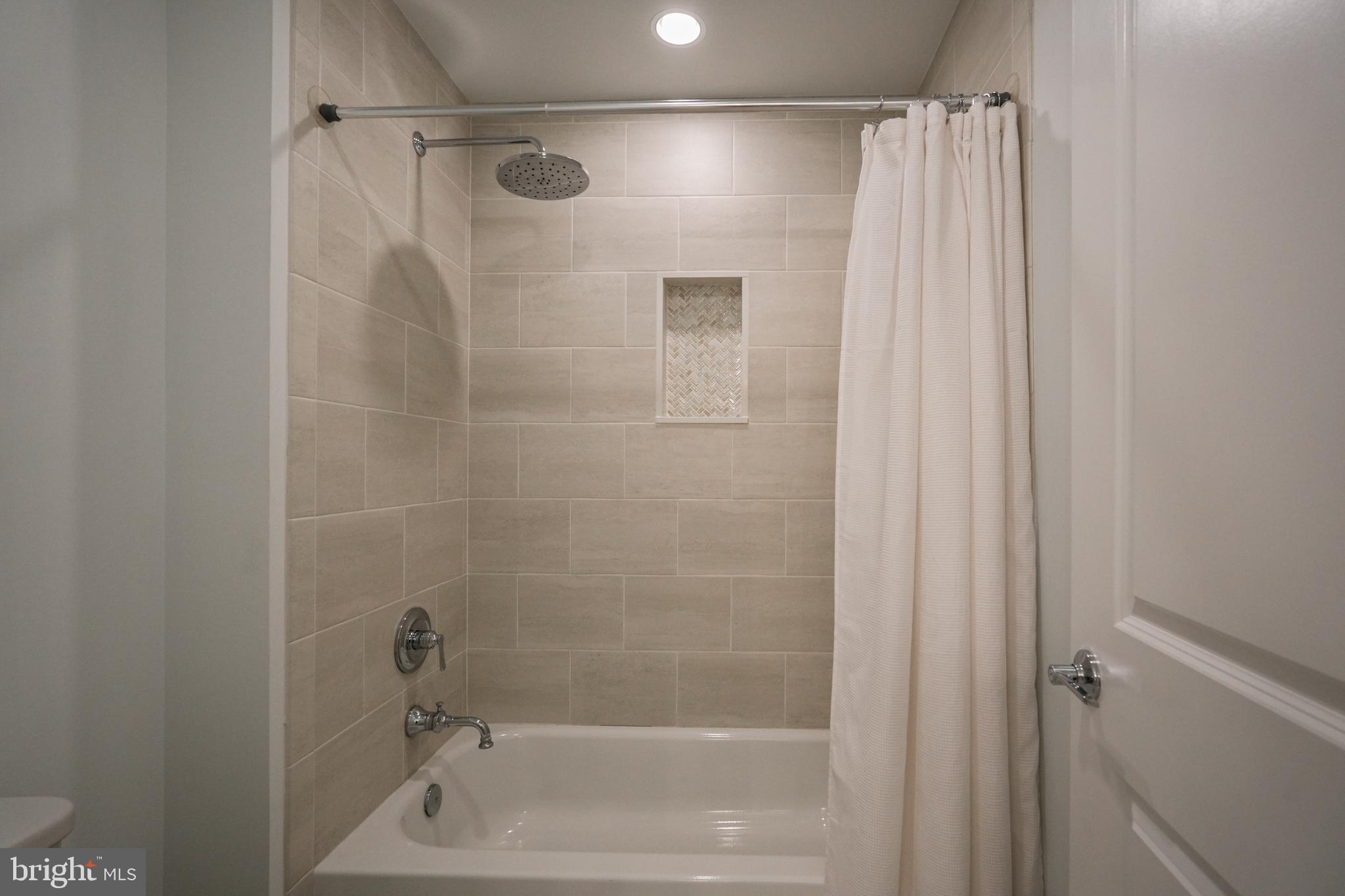PLYMOUTH VALLEY ESTATES - Residential