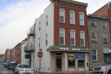 One bedroom apartment on the 3rd floor of 914 Light St located in the heart of Federal. Spacious rooms fully appointedkitchen . central air and washer/dryer