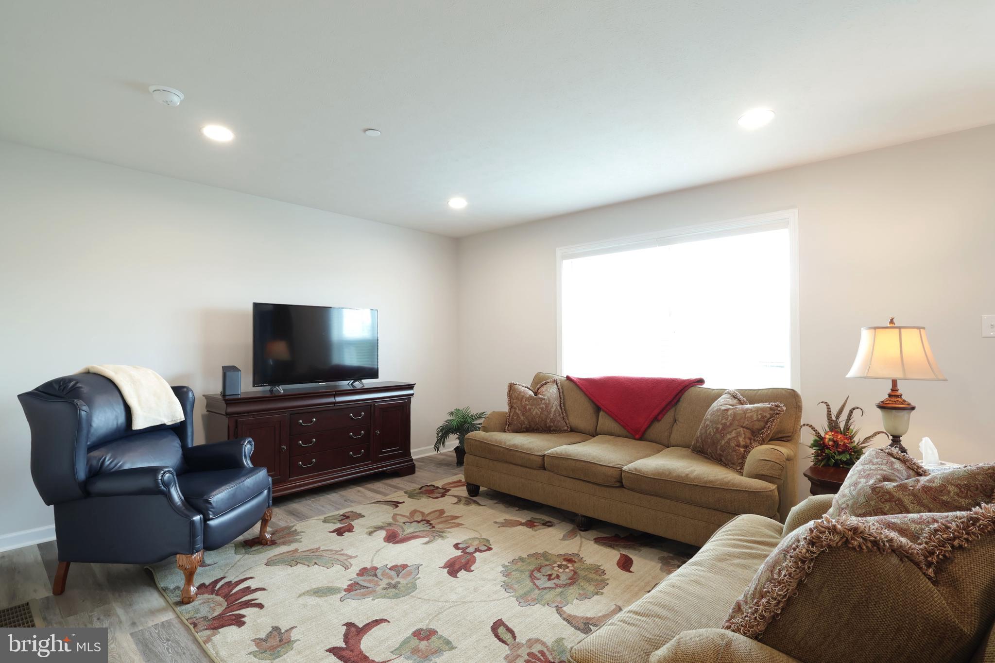 GRAYS POINTE - Residential