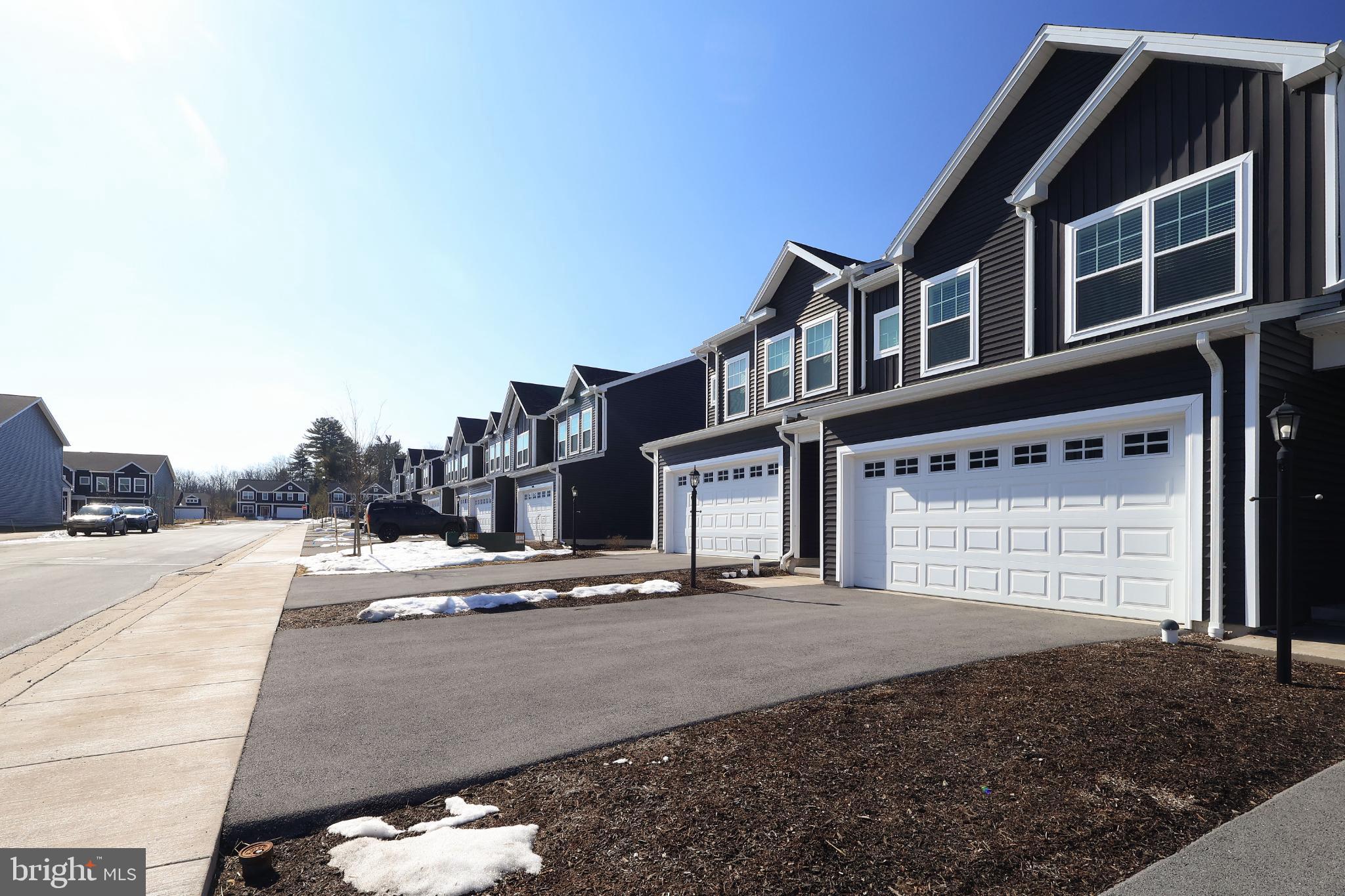 GRAYS POINTE - Residential