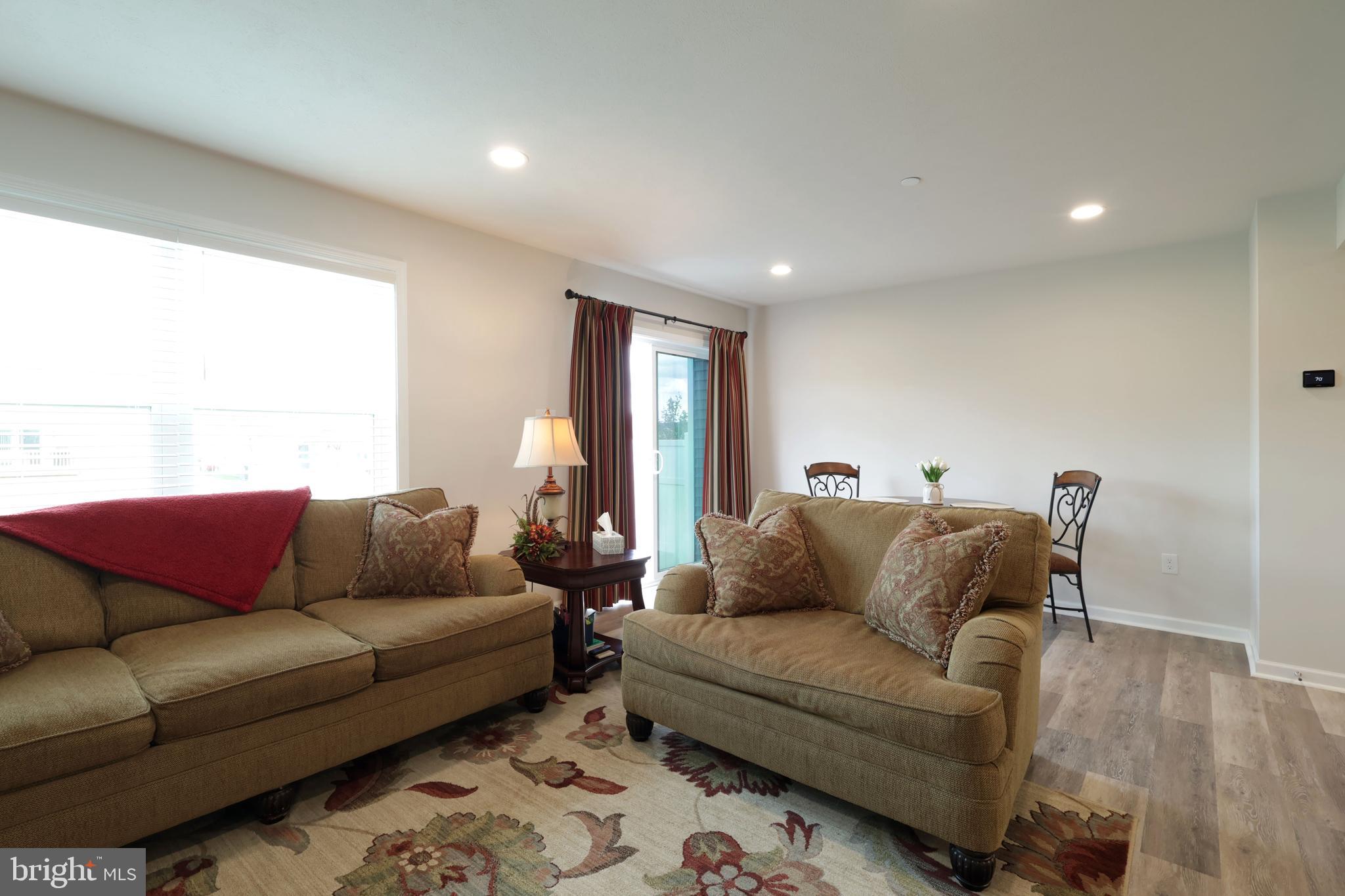 GRAYS POINTE - Residential