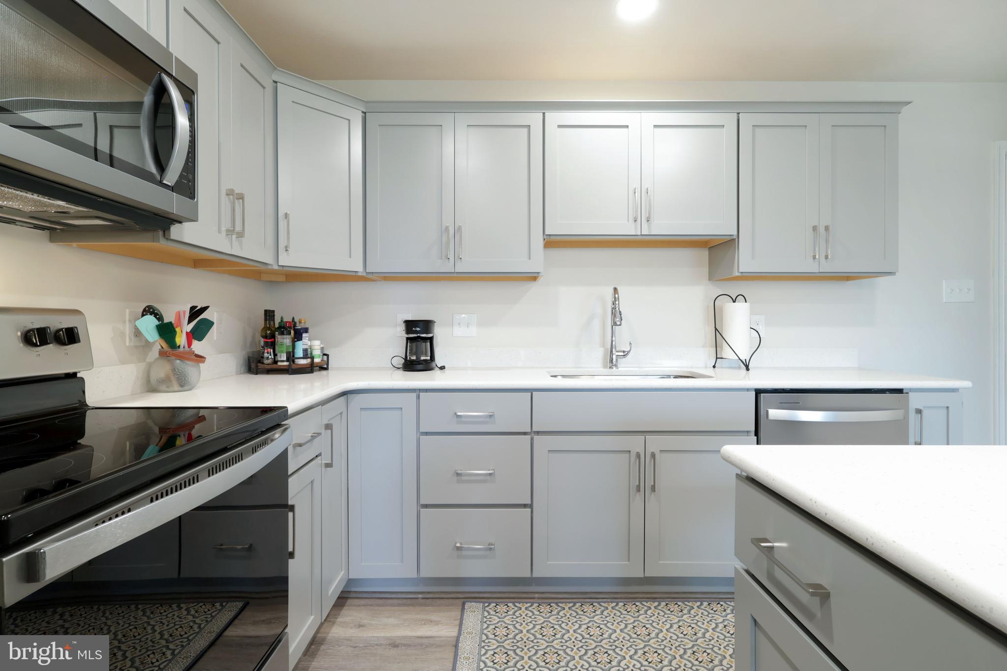 GRAYS POINTE - Residential