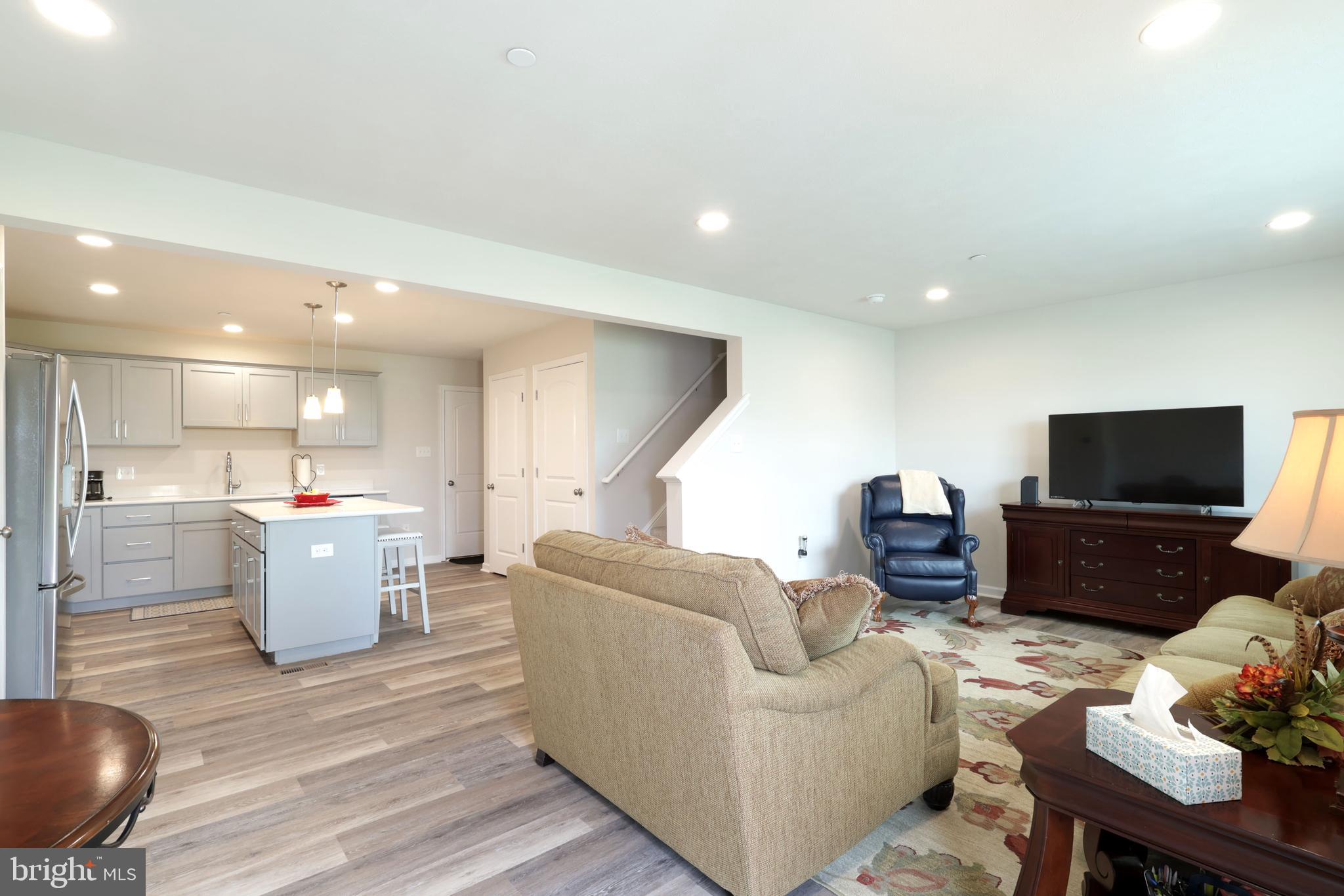 GRAYS POINTE - Residential