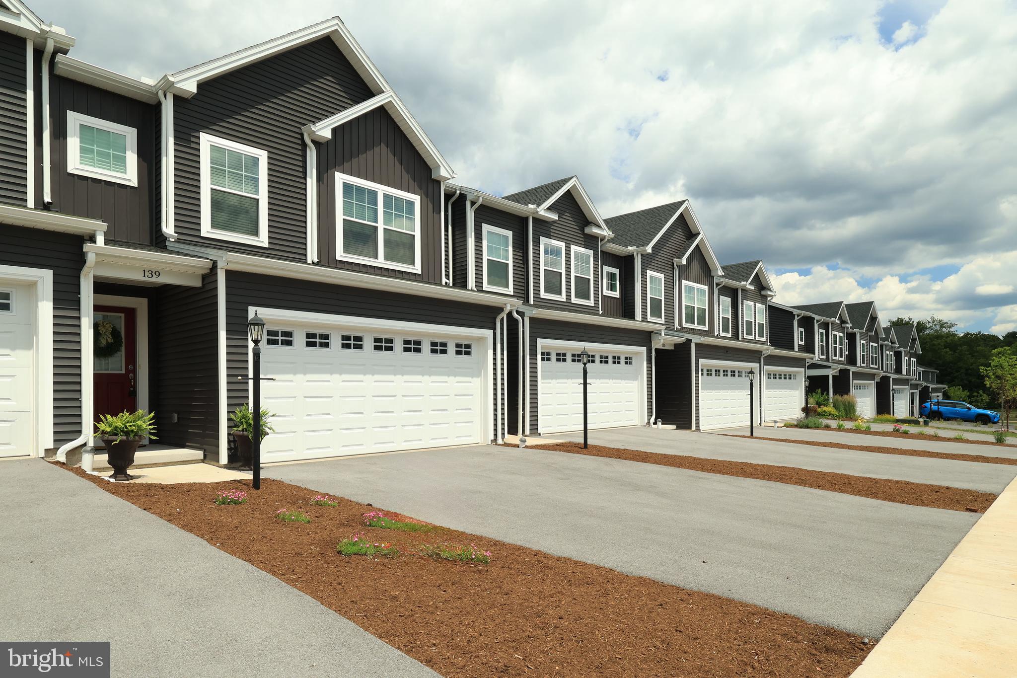 GRAYS POINTE - Residential